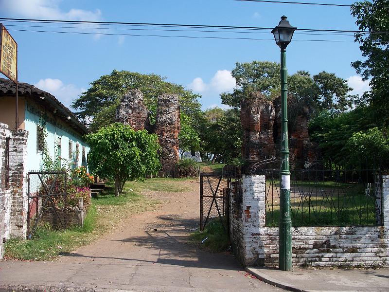 100_2823.jpg - Here are the ruins of an old church in Izalco, Sonsonate, El Salvador